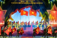 Chương trình nghệ thuật “Tiếp lửa truyền thống” tái hiện lại những trang sử hào hùng của dân tộc và quê hương Bắc Ninh.