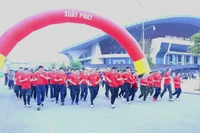 Các đại biểu xuất phát tại điểm phát động chính của tỉnh Bắc Ninh.