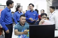 Lãnh đạo Tỉnh đoàn Bắc Ninh động viên các tình nguyện viên tham gia hỗ trợ tại phường Bắc Giang.