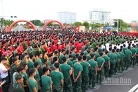 Quang cảnh buổi lễ tại Vĩnh Long. 