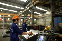 Trong giai đoạn 2025-2026, các doanh nghiệp thuộc lĩnh vực xi-măng, sắt thép và nhiệt điện sẽ phải kiểm kê, kiểm soát hạn ngạch khí thải để chuẩn bị cho thị trường carbon bắt buộc. (Ảnh Nguyên Nghi)