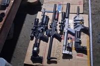 Các khẩu súng quân dụng bị cơ quan Công an kiểm tra và phát hiện. 