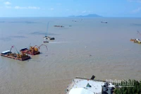 Thiết bị chuyên dụng phục vụ thi công tuyến giao thông kết nối từ Mũi Cà Mau ra đảo Hòn Khoai, Cảng Tổng hợp Lưỡng dụng Hòn Khoai.