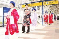 Trình diễn áo dài tại Lễ hội Áo dài thành phố năm 2025. 