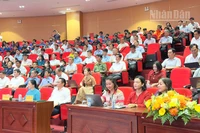 Đại biểu tham dự hội thảo. 