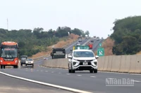 Phương tiện lưu thông trên cao tốc Phan Thiết-Dầu Giây, đoạn qua địa bàn tỉnh Đồng Nai.