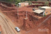 Việc hạ cốt nền trong quá trình thực hiện Dự án đầu tư mở rộng đường ĐT753, khiến 8 hộ dân bị ảnh hưởng. Đây là 8 hộ nằm trong phạm vi giải phóng mặt bằng để thực hiện dự án.