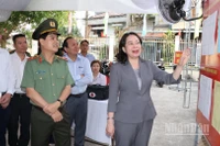 Phó Chủ tịch nước Võ Thị Ánh Xuân kiểm tra công tác chuẩn bị bầu cử tại phường Trấn Biên.