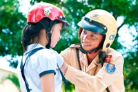 Nụ cười hiền hòa mang bình yên phố nhỏ. Ảnh: TRẦN TUẤN ANH
