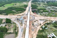 Các đơn vị thi công đang "chạy nước rút" để có thể thông xe kỹ thuật cao tốc Biên Hòa-Vũng Tàu và Vành đai 3-Thành phố Hồ Chí Minh trước ngày 19/12/2025. 