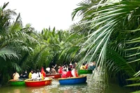 Sự hình thành của những không gian văn hóa lớn sau sáp nhập đơn vị hành chính giúp tạo đà cho du lịch phát triển. Trong ảnh: Du khách trải nghiệm rừng dừa 7 mẫu ở Hội An.