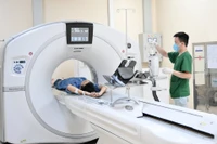 Chụp chiếu hình ảnh cho bệnh nhân tại Khoa Chẩn đoán hình ảnh, Bệnh viện Thanh Nhàn (Hà Nội). (Ảnh THẾ ĐẠI)