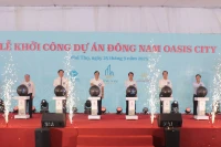 Các đồng chí lãnh đạo tỉnh Phú Thọ ấn nút khởi công xây dựng dự án khu đô thị mới Đông Nam Oasis City.