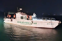 Lực lượng của Bộ đội Biên phòng tỉnh Quảng Trị tìm kiếm cứu nạn ngư dân trong đêm qua