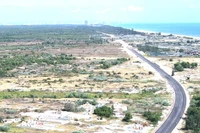 Khu công nghiệp Cam Liên có vị trí giao thông rất thuận lợi khi kết nối với Quốc lộ 1, đường tránh lũ Quốc lộ 1 và đường ven biển ở tỉnh Quảng Bình cũ. 