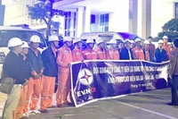 Đoàn kỹ sư, công nhân Công ty Điện lực Quảng Trị lên đường đến tỉnh Đắk Lắk hỗ trợ khôi phục hệ thống lưới điện.