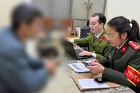 Công an tỉnh Quảng Trị làm việc với 1 người chia sẻ thông tin sai sự thật (Ảnh: Công an tỉnh Quảng Trị)