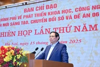 Thủ tướng Chính phủ Phạm Minh Chính phát biểu ý kiến chỉ đạo tại Phiên họp lần thứ năm Ban Chỉ đạo của Chính phủ về phát triển khoa học công nghệ, đổi mới sáng tạo, chuyển đổi số và Đề án 06. (Ảnh: TRẦN HẢI)