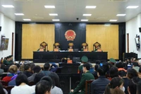 Quang cảnh phiên tòa