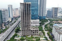 Dự án “Trung tâm Điều hành và giao dịch Vicem” tại Khu đô thị mới Cầu Giấy, thành phố Hà Nội bỏ hoang hóa nhiều năm.