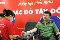 Công an thành phố Cần Thơ tham gia hiến máu tình nguyện.