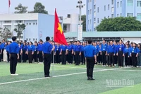 Đoàn viên trên địa bàn tỉnh Đồng Tháp tổ chức chào cờ Chào mừng Đại hội đại biểu toàn quốc lần thứ XIV của Đảng.