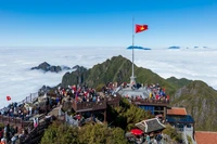 Đỉnh Fanxipang là điểm nhấn của du lịch Lào Cai luôn thu hút đông đảo du khách.
