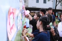 Học sinh Trường trung học phổ thông Lê Lợi (Phường Hà Đông, Hà Nội) chia sẻ ước mơ của mình. 