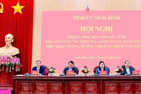 Các đồng chí Thường trực Tỉnh ủy điều hành Hội nghị.
