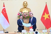 Bộ trưởng Công thương Nguyễn Hồng Diên và Bộ trưởng Công thương phụ trách năng lượng và khoa học-công nghệ Singapore Tan See Leng.