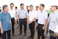 Lãnh đạo tỉnh Đồng Tháp thăm hỏi, động viên các đơn vị thi công cao tốc Cao Lãnh-An Hữu giai đoạn 1.