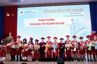 Đà Nẵng vinh danh sinh viên xuất sắc trong học tập, nghiên cứu. (Ảnh: ANH ĐÀO)