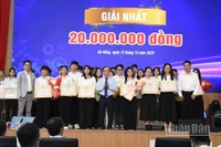 Đại học Đà Nẵng vinh danh, khen thưởng sinh viên xuất sắc trong nghiên cứu khoa học, năm học 2024-2025. (Ảnh: ANH ĐÀO)