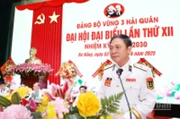 Chuẩn Đô đốc Lê Bá Quân, Phó Tư lệnh Quân chủng Hải quân phát biểu chỉ đạo Đại hội. (Ảnh: ĐÌNH TĂNG)