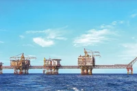 Cụm giàn khai thác ở mỏ Bạch Hổ.