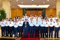 Tổng Bí thư Tô Lâm và các đồng chí lãnh đạo Đảng, Nhà nước tại cuộc làm việc với Ban Thường vụ Đảng ủy Chính phủ. (Ảnh: ĐĂNG KHOA)