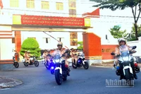 Lực lượng Công an Cà Mau xuất phát diễu hành ngay sau lễ ra quân.