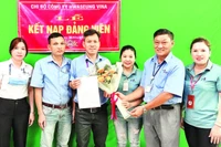 Lễ kết nạp đảng viên tại Chi bộ Công ty Hwaseung Vina, xã Nhơn Trạch, tỉnh Đồng Nai.