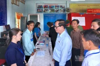 Phó Chủ tịch Quốc hội Trần Quang Phương kiểm tra tại Khu vực bỏ phiếu số 1, xã Đất Mũi, tỉnh Cà Mau.