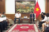 Quang cảnh buổi làm việc. 