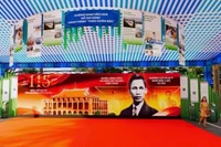 Không gian “Văn hóa Hồ Chí Minh-Hành trình theo chân Bác” phục vụ nhân dân và khách tham quan, tìm hiểu lịch sử tại lễ hội.