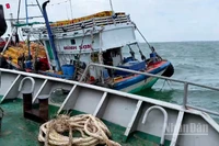 Tàu Hải đội 2, Bộ đội Biên phòng thành phố Cần Thơ tiếp cận vị trí tàu cá ST 94989 TS gặp nạn.