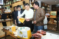 Sản phẩm OCOP được bày bán tại Trung tâm giới thiệu và quảng bá sản phẩm OCOP gắn với du lịch Tây Hồ. 