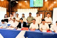 Quang cảnh lễ ký kết hợp tác giữa các đơn vị và doanh nghiệp logistics.