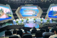 Quang cảnh chương trình Lắng nghe và trao đổi.