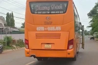 Chiếc xe khách va chạm với xe máy.