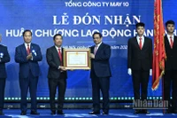 Thủ tướng Phạm Minh Chính trao Huân chương Lao động hạng Nhất cho Tổng công ty May 10.