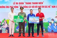 Trao tặng các công trình thanh niên.