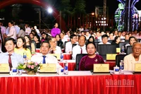 Đại biểu tham dự lễ khai mạc.
