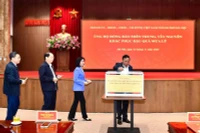 Lãnh đạo Thành ủy Hà Nội tham gia ủng hộ.